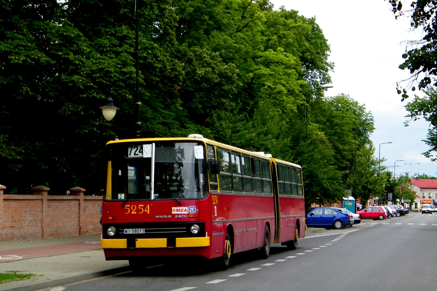 5254
Trafiona przypadkiem czerwona strzała podczas odbywania 40 minutowego postoju na najnowszym w Piasecznie krańcu - Dom Kultury.

Z pozdrowieniami dla Grysscy!
Słowa kluczowe: IK280 5254 724 Kościuszki Piaseczno