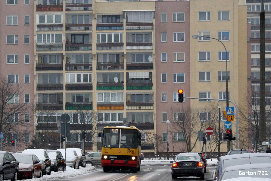 6306
Numer 214 coś nie ma szczęścia - we wrześniu 2012 pożegnano ją w związku z otwarciem wiaduktu nad ul. Klasyków. Po czterech miesiącach powstała ponownie, tym razem jako częsta dowozówka Tarchodworów do Starych Świdrów. Od 6 kwietnia jednak znów zniknie z mapy - zmieni się w 314.
Słowa kluczowe: IK260 6306 214 Porajów