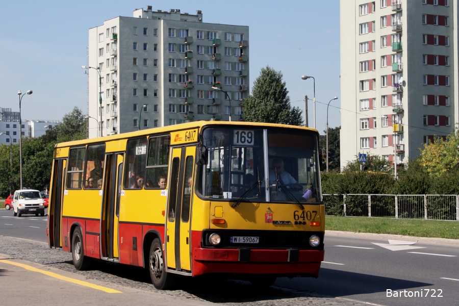 6407
Ikarus na niskim kursie 169. Taki widok zawdzięczamy rozkładowcom, którzy nie wpisali na jeden tydzień wysokopodłogowców (mogły się pojawić na wszystkich nieparzystych brygadach). Od września te całki będą na Jelcza, a w zamian dojdzie 5 szczytowych wtyczek na Ikarusa. 

Podziękowania dla SławkaM za informacje i namiary!
Słowa kluczowe: IK280 6407 169 Kondratowicza