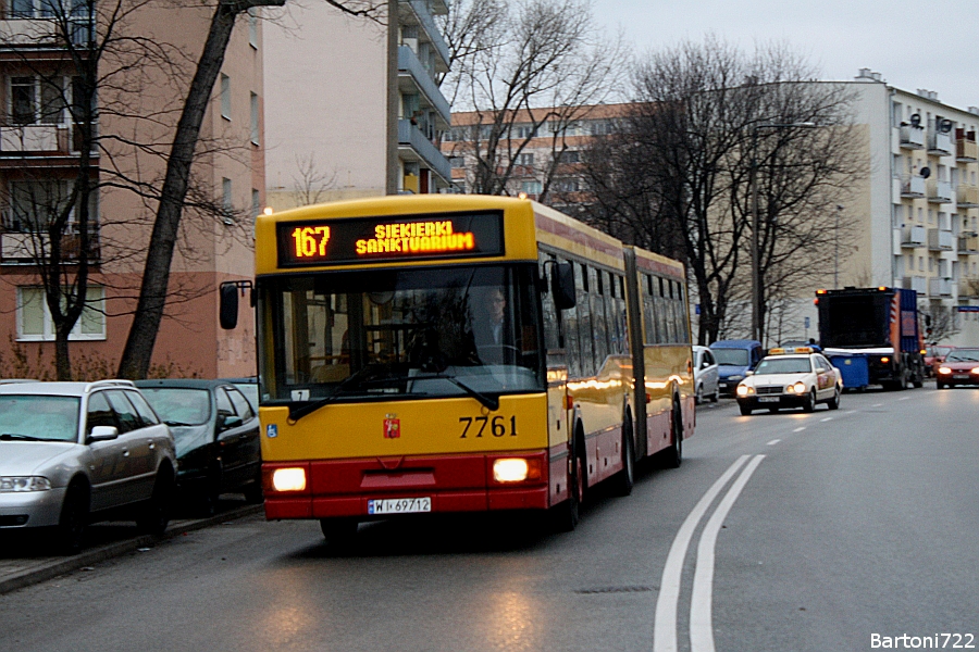 7761
Już dosyć trudno o "odkurzacza" po staremu na całce. A na 167 to już w ogóle odkurzacz rzadko się zdarza. Zdjęcie z cyklu OKA. [zdjęcie podmienione - może być? zanim wywalę tamto niech ktoś oceni - poleciałem o 2 stopnie w lewo]
Słowa kluczowe: M181M 7761 167 Elekcyjna