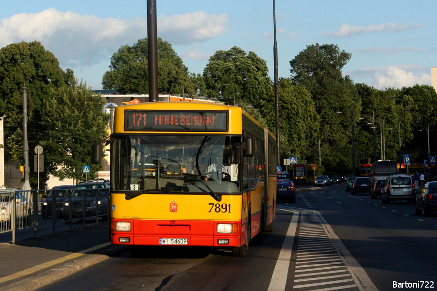 7891
Odkurzacz sobotnim wieczorem zajeżdża na Pl. Bankowy.
Słowa kluczowe: M181 7891 171 PlacBankowy