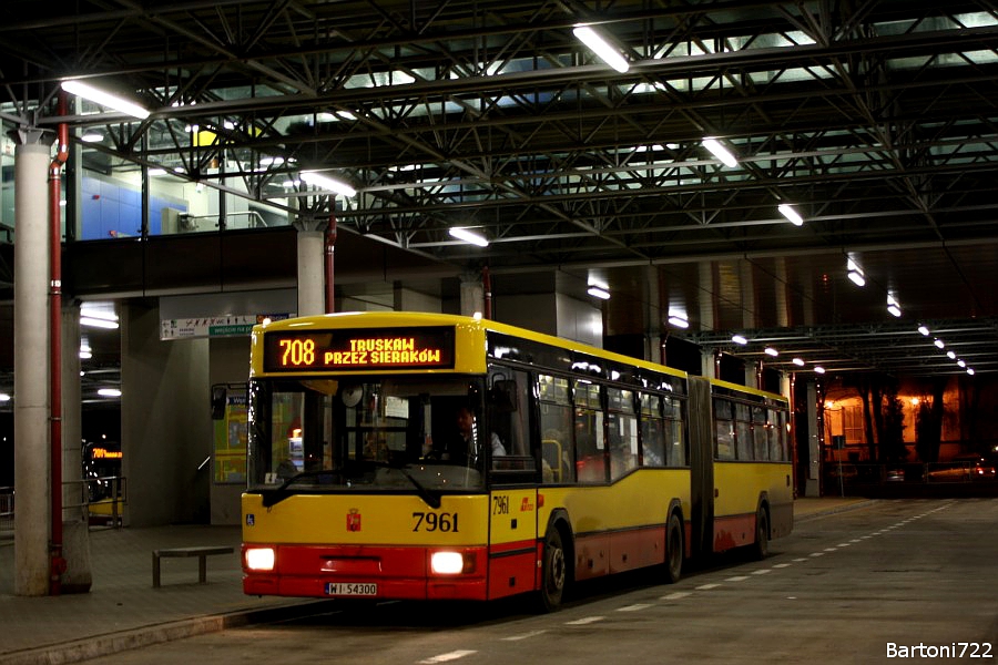 7961
Już nie tak łatwo o "odkurzacza" na całce. Lada chwila będzie jeszcze ciężej, gdyż 18 przedstawicieli tego ginącego gatunku pójdzie do kasacji. [zdjęcie podmienione]
Słowa kluczowe: M181 7961 708 MetroMłociny