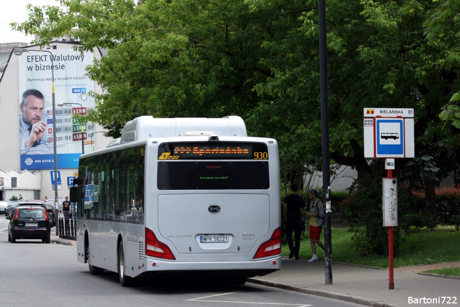 930
Bardzo przyjemnie jeździ się tą furą! :) Przy okazji 222 na nowej trasie, mającej na celu zwolnienie miejsca dla 503 na Konwiktorskiej.
Słowa kluczowe: Ebus12 930 222 Bielańska