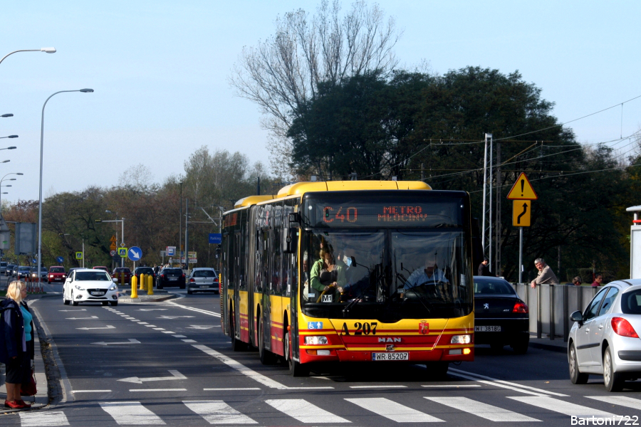 A207
W tym roku przedcmentarny szał zaczął się bardzo wcześnie, bo już 11 października - ruszyła wtedy linia C40 na trasie: Metro Młociny - Cm. Północny Brama Zach. 
Słowa kluczowe: LionsCityG A207 C40 Wólczyńska