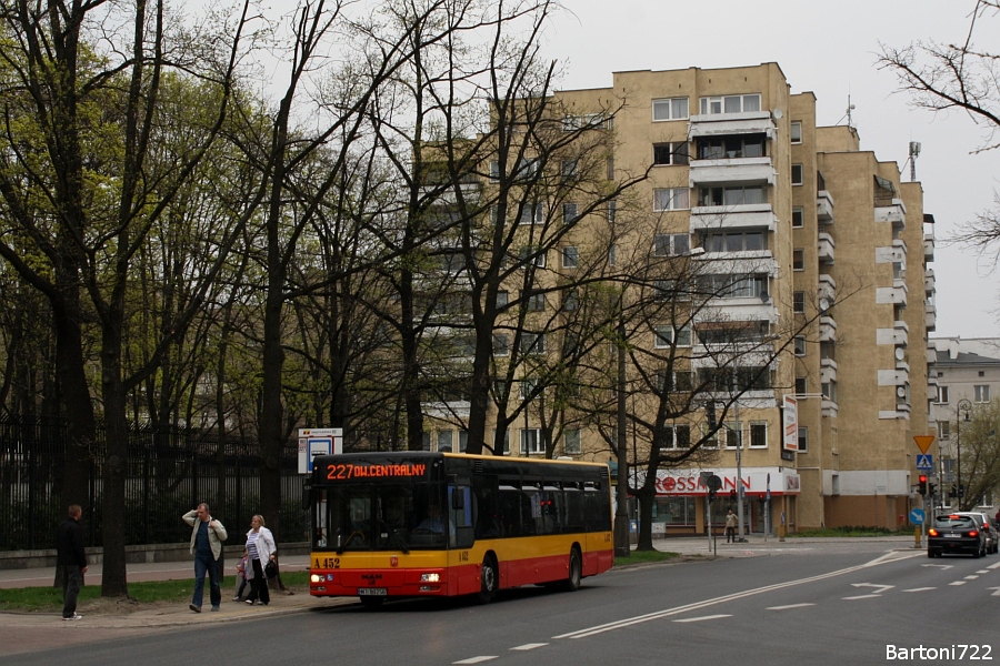 A452
W końcu i ja się wybrałem złapać jednego z dwóch rodzynków ITSu "po nowemu". Dzięki dla SławkaM, za odjazdy tej brygady! ;)
Słowa kluczowe: NL223 A452 227 Świętojerska