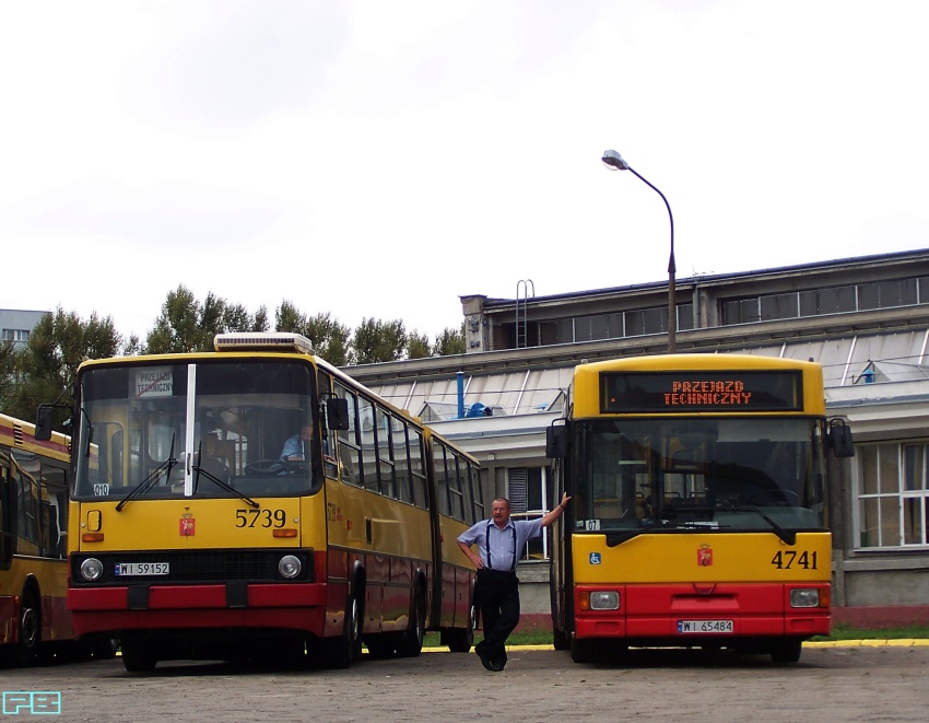 4741
Dumny Kierowca podpiera swój autobus. Pozdrowienia dla Pana z R6.
Słowa kluczowe: M121M 4741 ORT