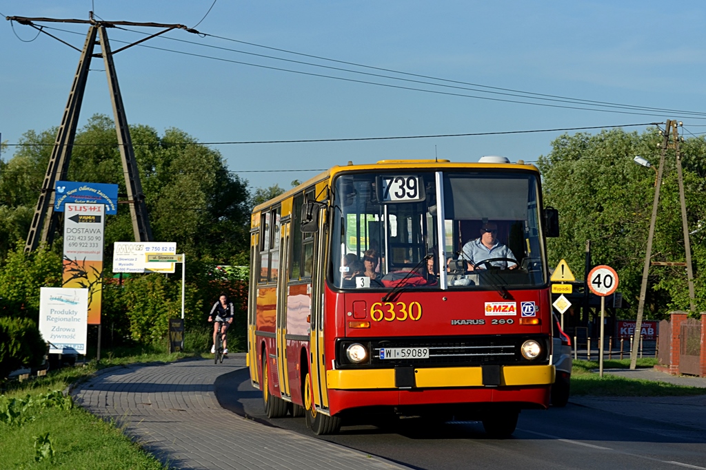 6330
Dzisiaj po raz pierwszy od bardzo dawna na 739 pojawiła się jedna z ostatnich, trzech solówek na "Woronicza". 
Słowa kluczowe: IK260 6330 739 Geodetów Józefosław