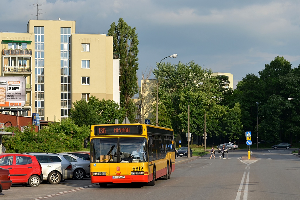 6812
6812 - jeden z ostatnich dziewięciu Neoplanów z silnikiem leżącym, czyli model N4020. Pozostałe to: 6712, 6720 6715, 6716, 6747, 6811, 6814, 6818.
Słowa kluczowe: N4020 6812 136 Romera