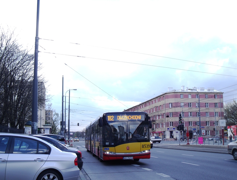 8539
W dniach 20-22.04 odbywa się frezowanie zachodniej jezdni Trasy Łazienkowskiej, (w kierunku Pomnika Lotnika) co zaskutkowało objazdem ulicami: Chałubińskiego, Al. Jerozolimskimi, i Grójecką (dla 188 Raszyńską).
Słowa kluczowe: SU18 8539 182 Chałubińskiego