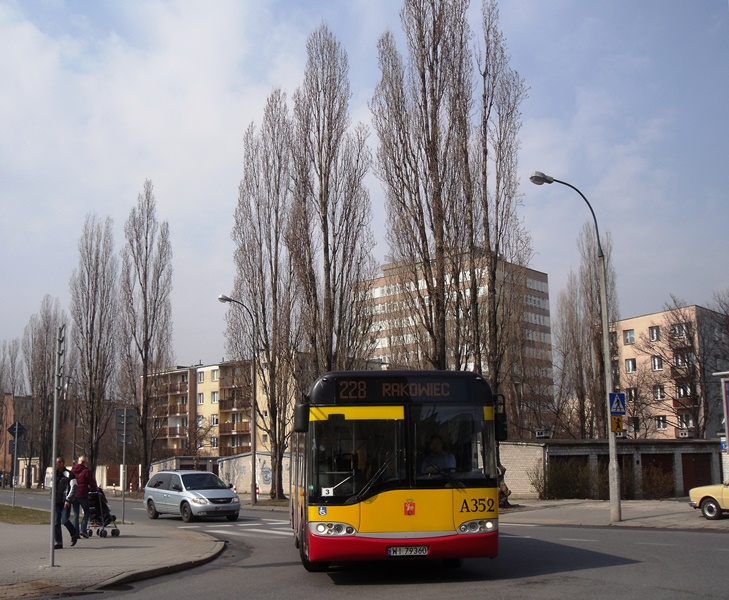 A352
Dziesięcioletnie Urbinetto jeździ dzisiaj na 228. Jak dla mnie to najfajniesze U10 w Mobilisie :)
Słowa kluczowe: SU10 A352 228 Korotyńskiego