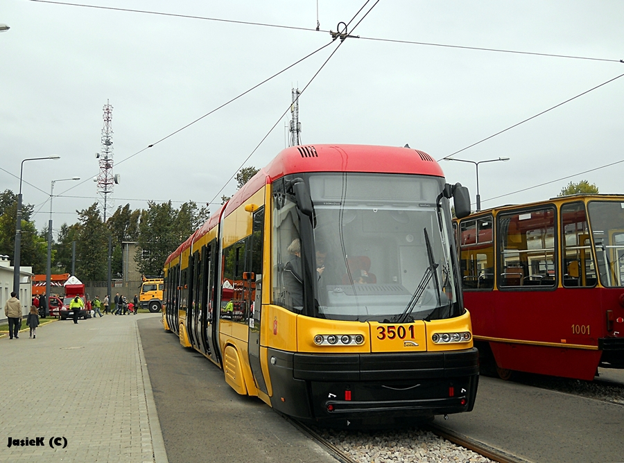 3501
Pierwsze ujęcie Pesy Swing Duo. Mają one drzwi po obu stronach oraz dwie kabiny. Przy okazji odświeżyli trochę ich "mordki".
Słowa kluczowe: 120NaDuo 3501 ZajezdniaŻoliborz