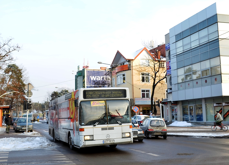 WOT 98JC
"MiniBus" oferuje dwa rodzaje dojazdu z pl. Zawiszy do Otwocka - linią BIS kursującą w weekendy co godzinę oraz linię "przy torach" kursującą co 15 minut.
Słowa kluczowe: O405 WOT98JC PrzyTorach ArmiiKrajowej