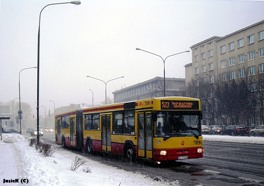 7890
To chyba była najmocniejsza śnieżyca ostatniej zimy... miejmy nadzieję, że to już niedługo powróci!
Słowa kluczowe: M181M 7890 523 Wawelska