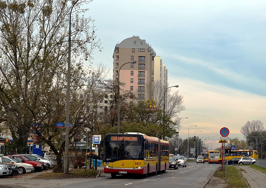 8411
Na C88 kursowało aż 50 wozów, z czego na jednej z nich hybryda - 8399 na brygadzie 01.
Słowa kluczowe: SU18 8411 C88 Wólczyńska WS2012