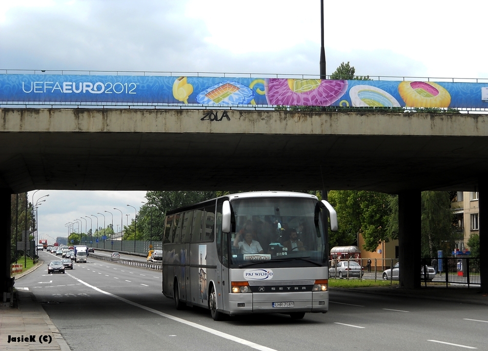 LHR 7S81
Takie tam przekopane z archiwów. Pozdro dla machającego przewodnika ;) 
Słowa kluczowe: SetraS415 AlejaStanówZjednoczonych