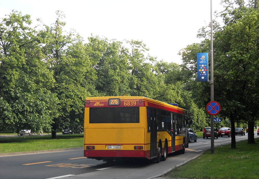 6839
Na Żwirki i Wigury zrobiono nawet BUSpas, który w czasie Dni Meczowych będzie wykorzystywany.
Słowa kluczowe: N4020 6839 275 ŻwirkiiWigury