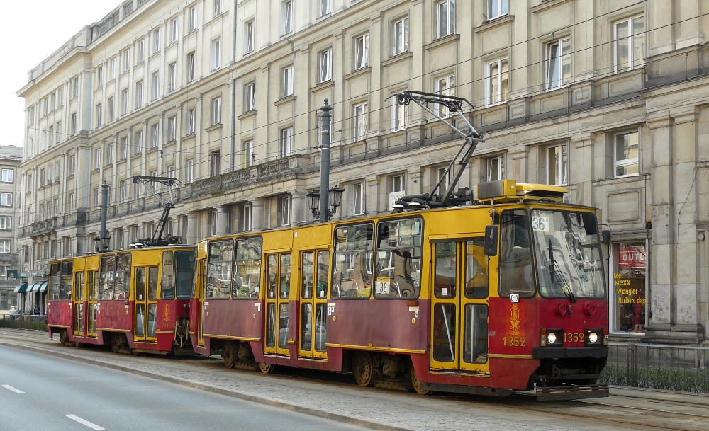 1352+1351
Stopiątki na nieistniejącej linii 36.
Słowa kluczowe: 105Na 1352+1351 36 Marszałkowska