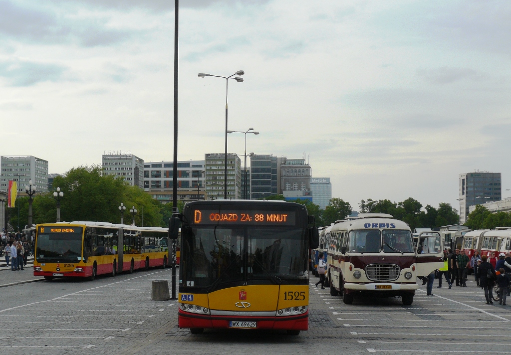 1525
Krótki jamnik w towarzystwie ogórka ( WU 01Y ) i kebaba 2226.
Ode mnie to już wszystko.
Słowa kluczowe: SU12 1525 D PlacDefilad NM2015