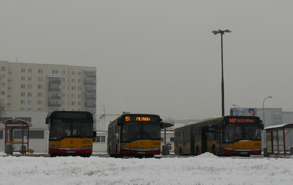 1549
Solarisowa rodzinka z MZA w zimowy dzień - brak tylko 10-metrowego. Obok 8319 na 3/507 i 8773 na 8/111.
Słowa kluczowe: SU12 1549 151 Gocław