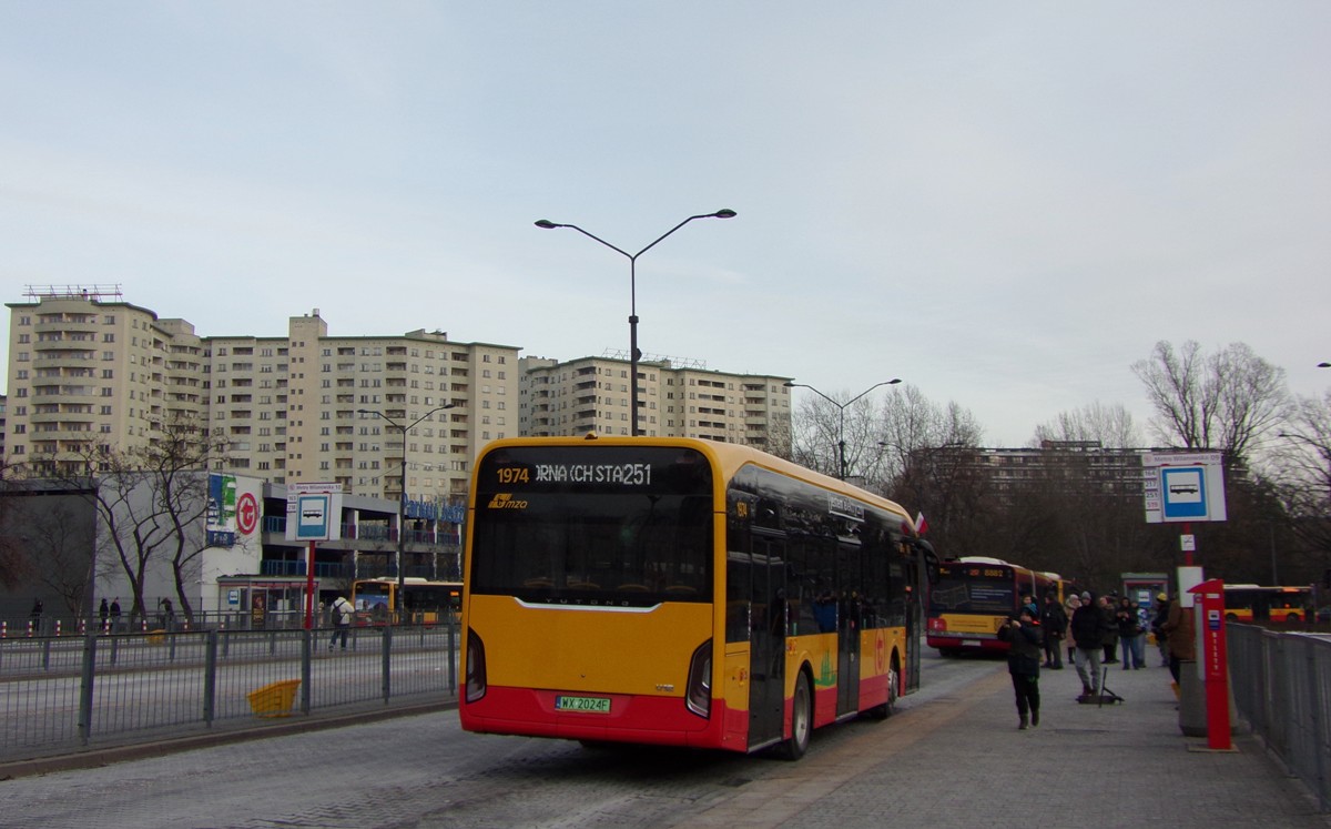 1974
Słowa kluczowe: YutongU12 1974 251 MetroWilanowska