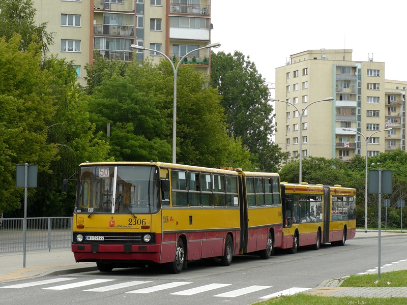 2306
Była to jedna z ostatnich służb tego wozu - 501/M8 14.6.2012.
Słowa kluczowe: IK280 2306 501 Stegny