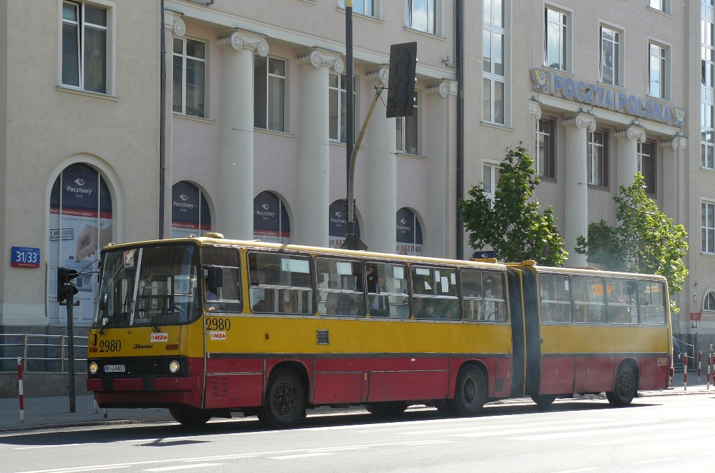 2980
Zdjęcie może nie najlepsze, ale z E-szóstką w pierwszym wcieleniu i to na zupełnie innej trasie. W dodatku lewarek z Pocztą Główną w tle.
Słowa kluczowe: IK280 2980 E-6 Świętokrzyska