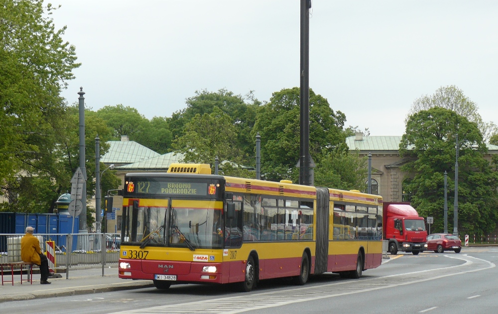 3307
127 na swojej starej i długiej trasie ( na Bródno ), jednakże MAN-y na tej linii nadal jeżdżą  - jeden wóz w weekendy.
Słowa kluczowe: NG313 3307 127 PlacBankowy 