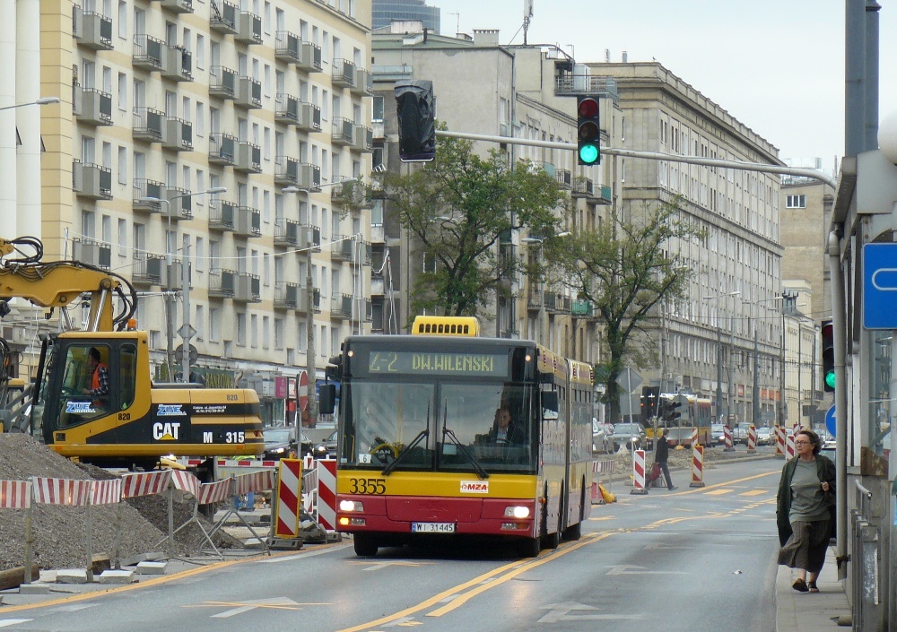 3355
Po wycofaniu Ikarusów, starych Jelczy i Neoplanów przyszedł czas na kolejne autobusy MZA, czyli stare MAN-y.
Słowa kluczowe: NG313 3355 Z-2 AlejaSolidarności