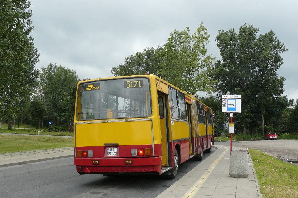 5171
Znaleziony przypadkiem taki antyk - harmonijkowy automat na linii 138 ( czego nie sugeruje brak tylnej tablicy ).
Słowa kluczowe: IK280 5171 138 ZajezdniaUtrata