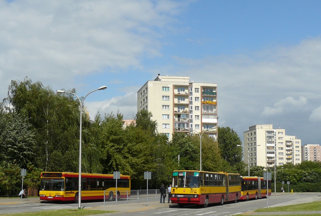 5660
Kolejny znaleziony antyk. Całkowicie historyczny widok - Ikarus i Neoplan w wersji z leżącym silnikiem ( 6810 ).
Słowa kluczowe: IK280 5660 501 Stegny