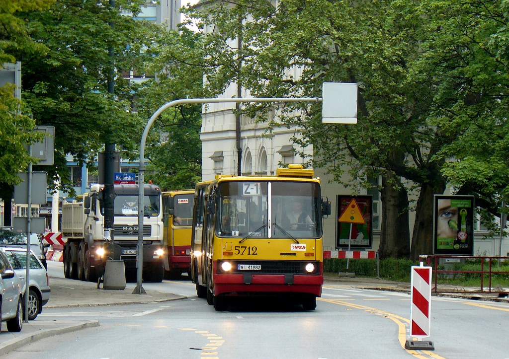 5712
Jeden z ostatnich kleszczowych Ikarusów jako zatramwaj.
Słowa kluczowe: IK280 5712 Z-1 AlejaSolidarności