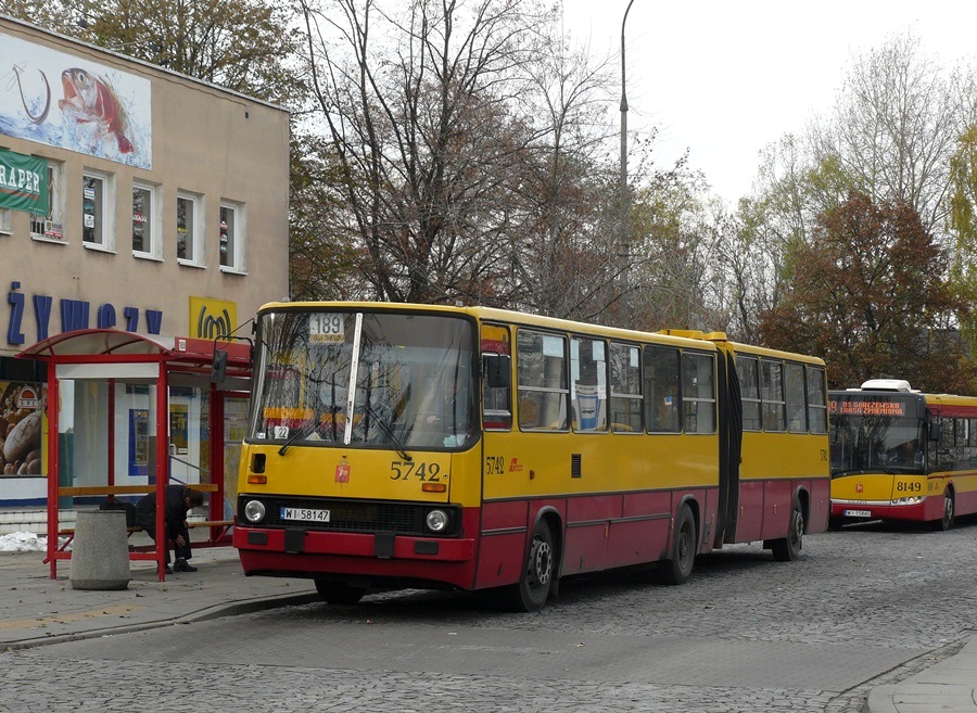 5742
Ikarus, który nadal walczy, tu jeszcze na Woronicza. Ikarus na mediolanie z okazji WŚ2012
Słowa kluczowe: IK280 5742 189 Sadyba WS2012