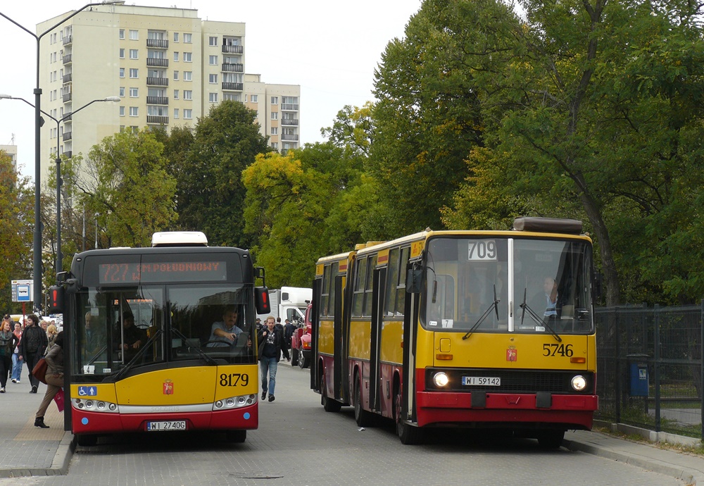 5746
709 do końca była linią, na której jeździły Ikarusy ( choć na koniec de facto jeden Ikarus ).
Słowa kluczowe: IK280 SU18 5746 8179 709 727 MetroWilanowska