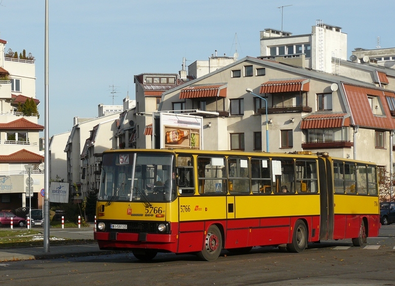 5766
Ciekawostka związana z WŚ 2012 czyli Ikarusy 280 na 521, a były to 5742 na 521/7 i 5766 na 521/5.
Słowa kluczowe: IK280 5766 521 Szczęśliwice WS2012