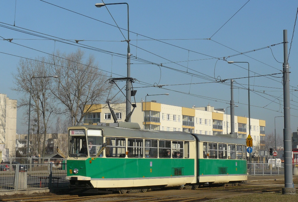 5
Pora coś wrzucić. Kanciak złapany podczas wyjazdu na linię B - uruchomioną ( i obsługiwana zabytkowymi wagonami ) z okazji otwarcia torowiska tramwajowego wzdłuż ulicy Powstańców Śląskich.
Słowa kluczowe: 102N 5 B NoweBemowo