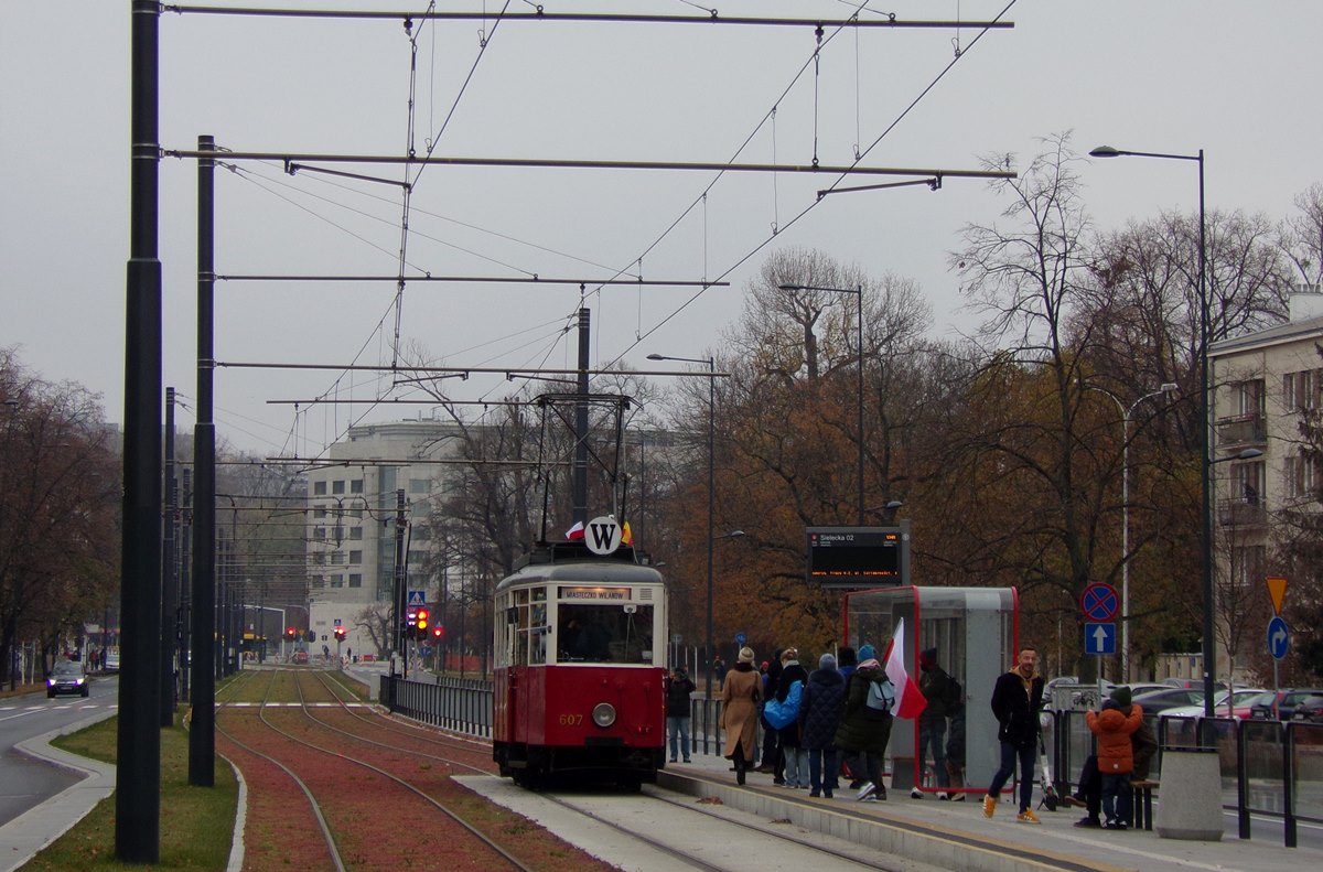 607
Słowa kluczowe: N 607 W Gagarina 