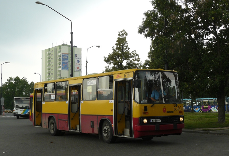 6340
Etatowy wóz na 715, gdyż był on wyposażony w urządzenie viaToll. Ikarus na 715 to także historia.
Słowa kluczowe: IK260 6340 715 MetroWilanowska