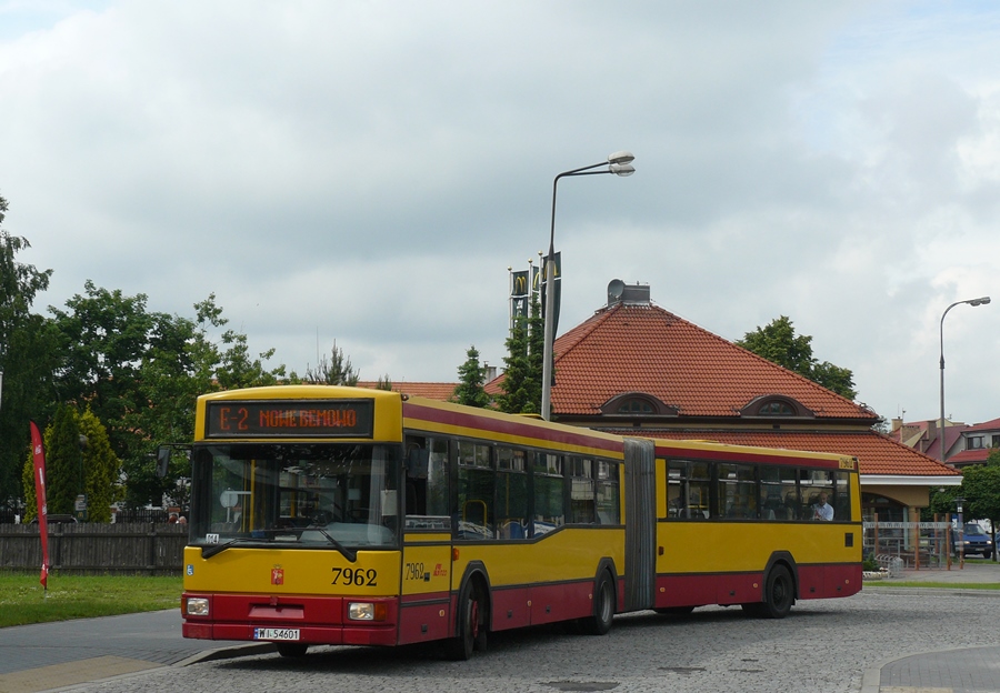 7962
Odkurzacz na Edwardzie to też historia.
Słowa kluczowe: M181M 7962 E-2 Wilanów