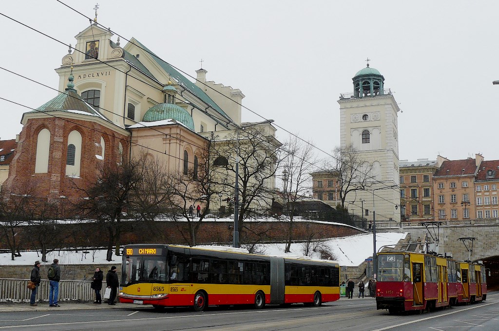 8565
Obok Solarisa stoi skład sto-piątek 1150+1151 na 23.
Słowa kluczowe: SU18 8565 190 AlejaSolidarności