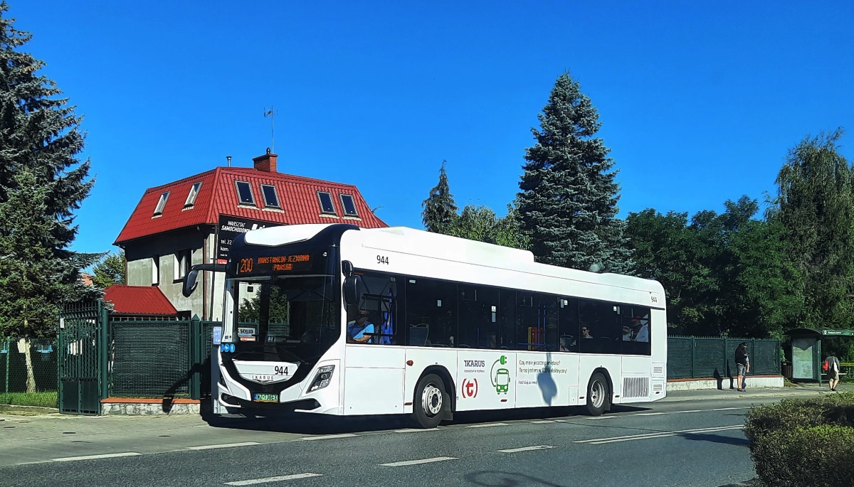 944
Testowy elektro-Ikarus w Konstancinie-Jeziornej. Autor: Grzemar.
Słowa kluczowe: IK120EL 944 200 Konstancin-Jeziorna