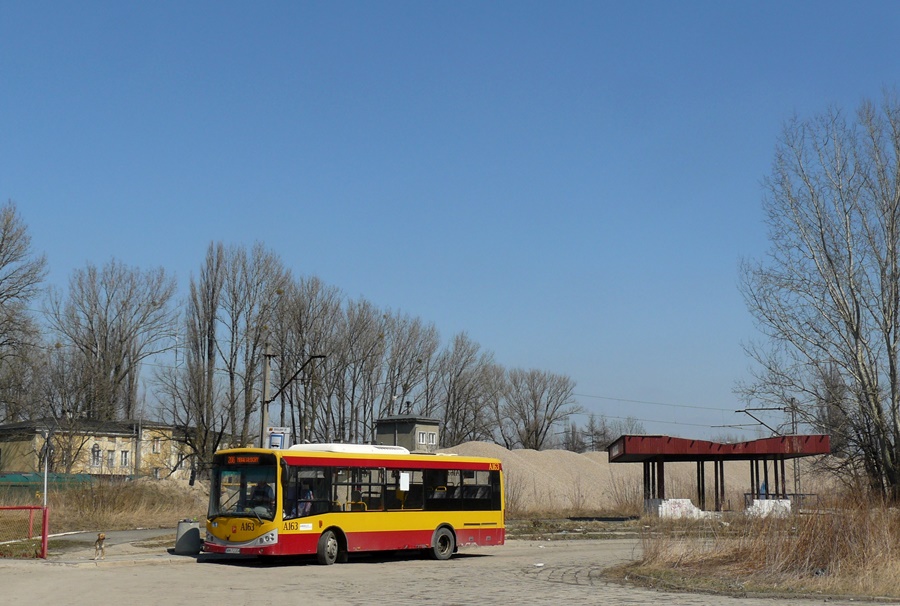 A163
Libero na pętli Odolany. W pobliżu znajduje się lokomotywownia Warszawa Odolany PKP Cargo. Zaś widoczna widoczna wiata należy do stacji o nazwie ( a jakże ) Lokomotywownia Warszawa Odolany, tu w 2010r. dojeżdżała linia SKM zS2 z powodu remontu przejść podziemnych stacji Warszawa Włochy i Warszawa Ursus. Z tej okolicy jest mało zdjęć, a szkoda gdyż Odolany mają specyficzny klimat.
Słowa kluczowe: M083C Libero A163 206 Odolany