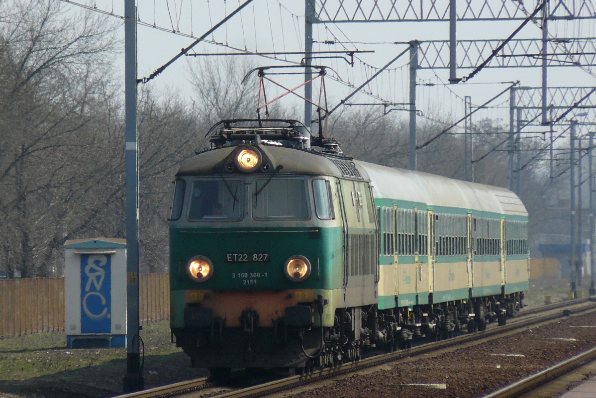 ET22-827
ET22-827 ( rocznik 1984 ) oczekuje obecnie na skreślenie ze stanu.
Na zdjęciu ze składem IR 16120 Szczeliniec Białystok => Międzylesie.
Słowa kluczowe: ET22 ET22-827 WarszawaRembertów