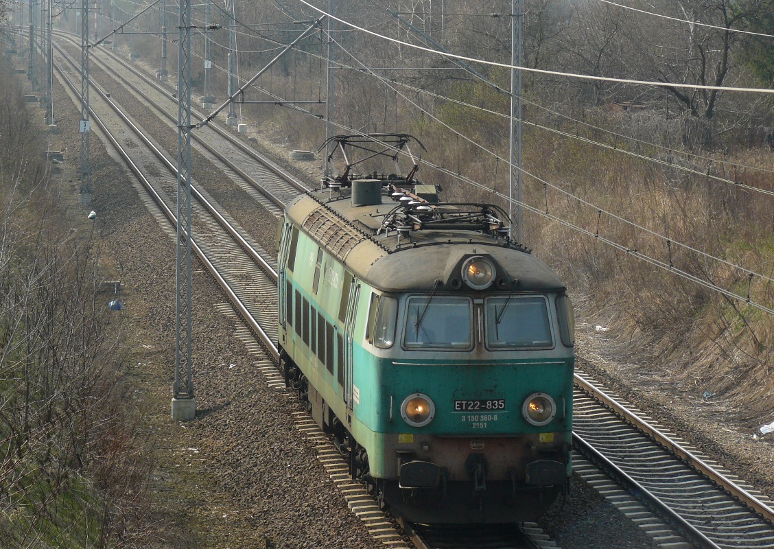 ET22-835
ET22-835 (rocznik 1984) w zielonych barwach jeździła do 2016 r. Obecnie odstawiona do naprawy głównej.
Słowa kluczowe: ET22 ET22-835