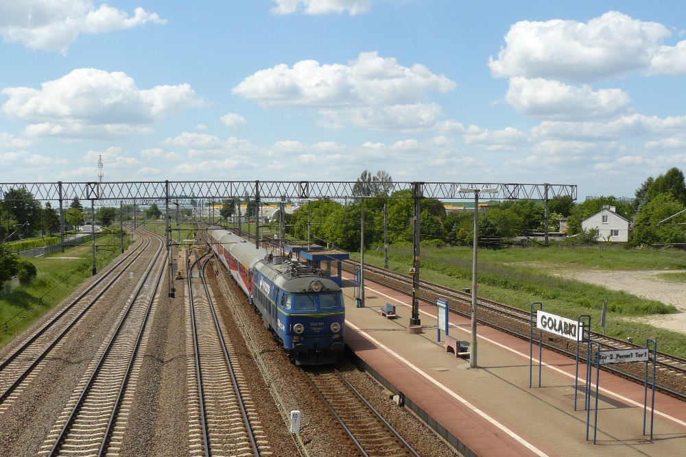 ET22-991
ET22-991 ( rocznik 1986 ) z pociągiem RE Mewa 81120 Szczecin => Warszawa.
Słowa kluczowe: ET22 ET22-991 WarszawaGołąbki