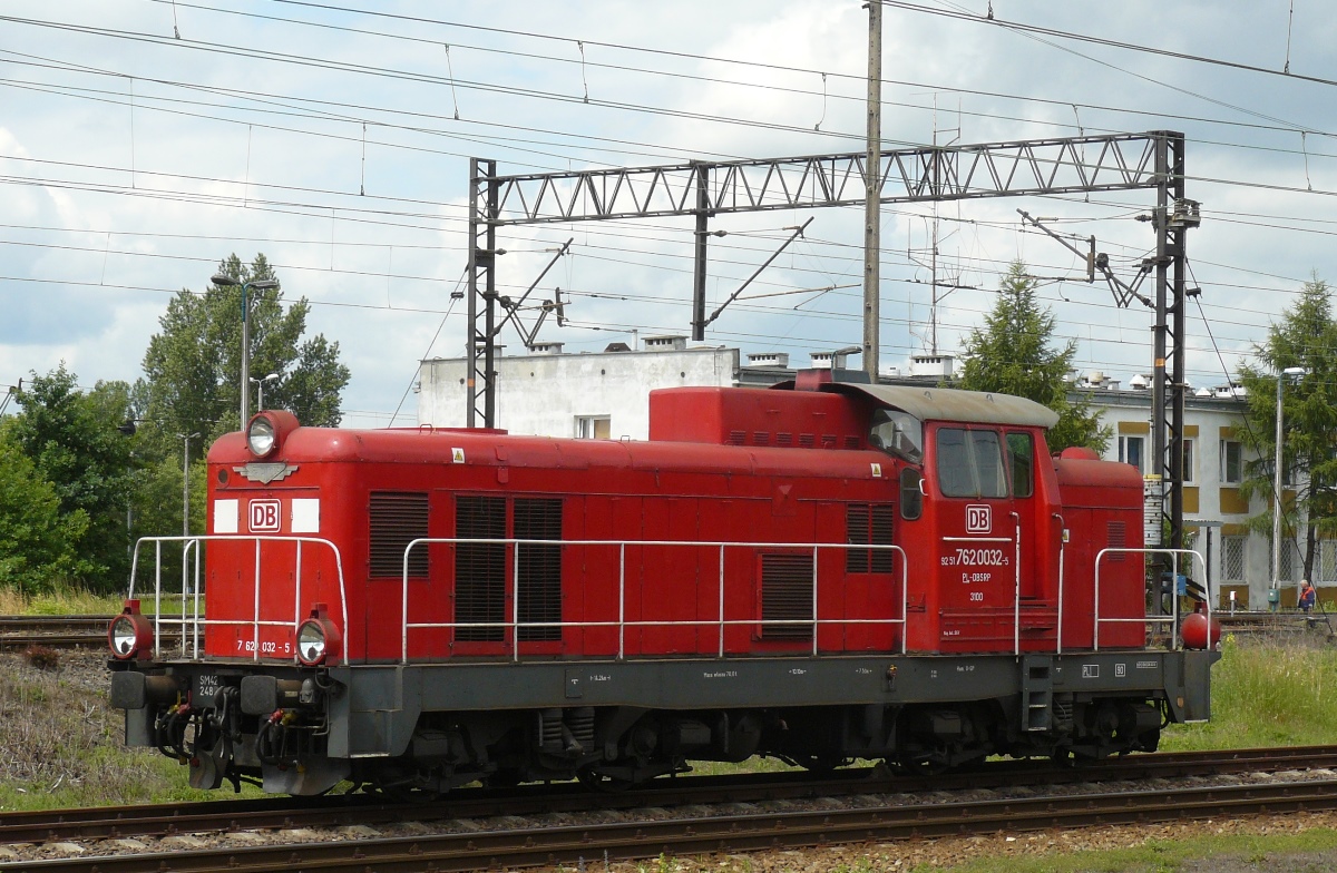 SM42-2485
SM42-2485 ( rocznik 1979 ) - własność DB Schenker Rail Polska S.A., w 2016 r. lokomotywa została zezłomowana.
Słowa kluczowe: SM42 SM42-2485 WarszawaPraga