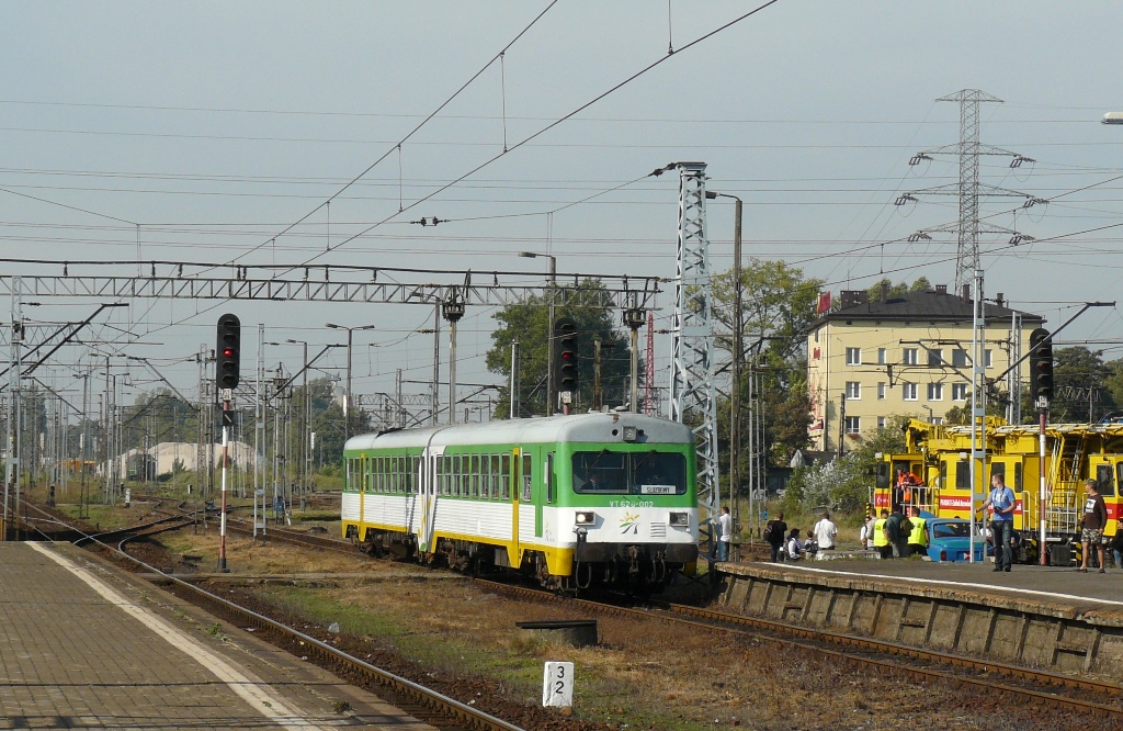 VT628-002
VT628-002 ( EVN: 95 51 2 810 008-3 ) wyprodukowany w 1974 roku, w Kolejach Mazowieckich od 2006 roku.
Słowa kluczowe: VT628 VT628-002 DworzecZachodni WarszawaZachodnia DTP2011