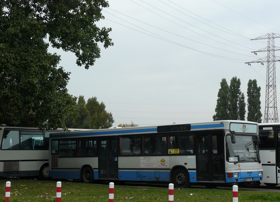 06104
Ciąg dalszy PKS-u Grójec. Tenże przewoźnik ma cztery MAN-y EL2x2. Ten ze zdjęcia to EL202 - WGR 04UJ ( nr tab.  06104 ) z roku 1995 i sprowadzony z RFN w 2006 roku.
Słowa kluczowe: EL202 06104 DworzecZachodni