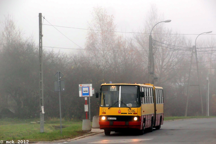 5316
Na liniach 3xx, które od zawsze kojarzyły mi się z Ikarusami, jeździ ich już dosłownie garstka, a niedługo znikną wogóle :(
Słowa kluczowe: IK280 5316 331 Wyczółki