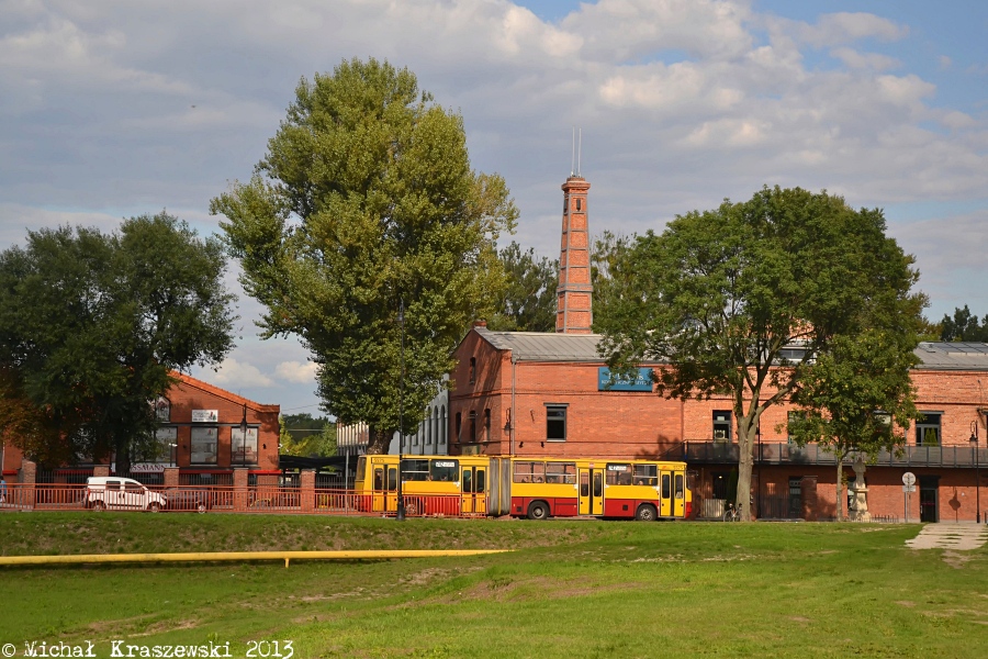 5575
Ikarus na 742 przejeżdża obok Starej Papierni w Konstancinie.
Słowa kluczowe: IK280 5575 742 Konstancin-Jeziorna Warszawska