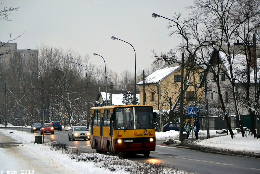 6407
Od dzisiaj dzięki dwóm wysokim dodatkom można uświadczyć Ikarusa na 214 "normalnie", za dnia, a nie jak wcześniej tylko późnym wieczorem na nocnej BWL-ce z N03.
Słowa kluczowe: IK260 6407 214 Świderska